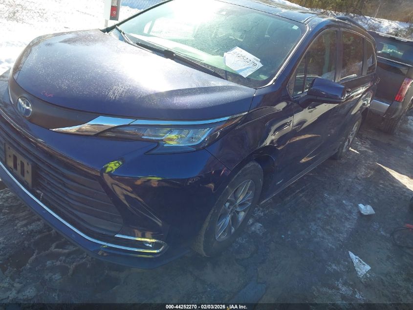 2021 Toyota Sienna Xle