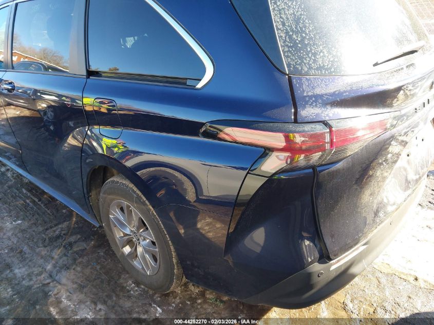 2021 Toyota Sienna Xle
