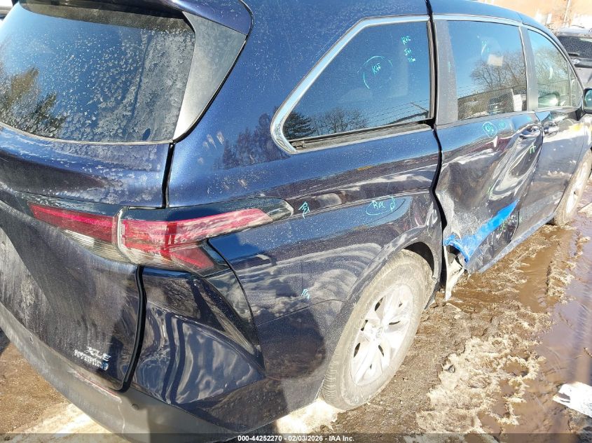 2021 Toyota Sienna Xle