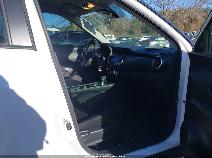 2024 Nissan Kicks Sv Xtronic Cvt