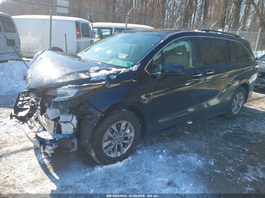 2023 Toyota Sienna Xle