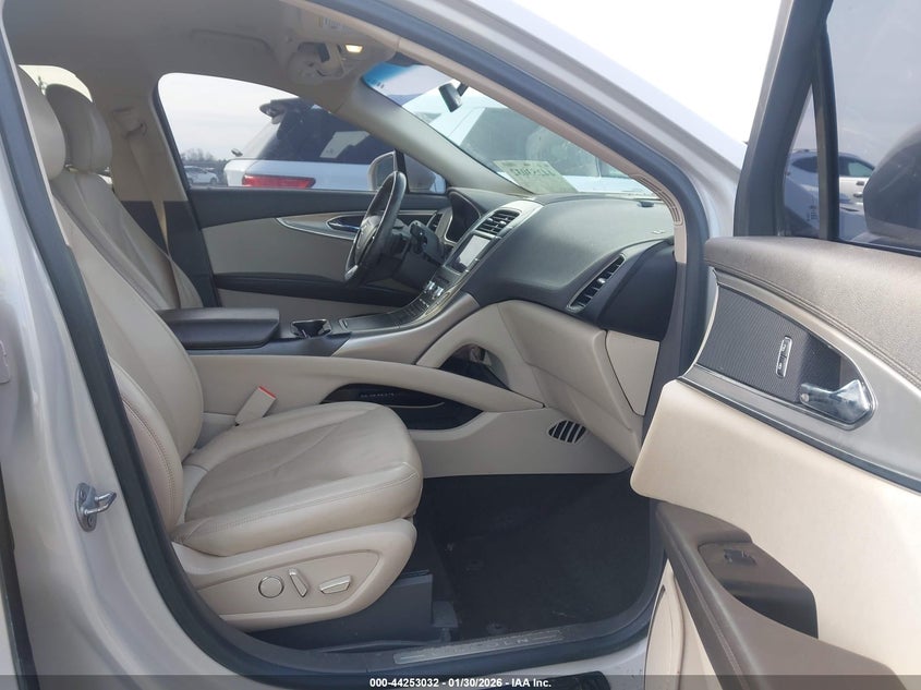 2019 Lincoln Nautilus Select