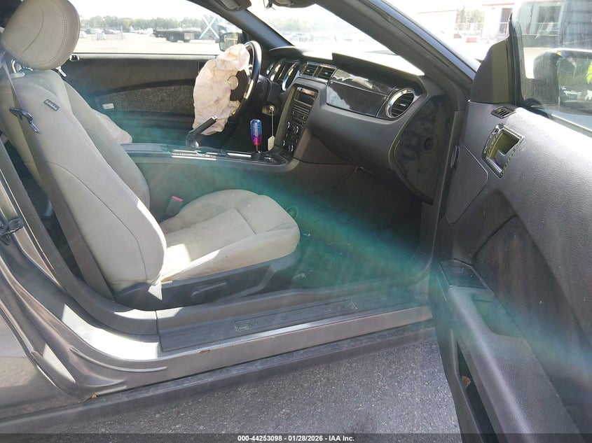 2013 Ford Mustang V6