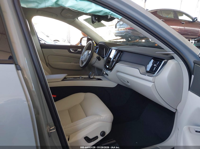 2025 Volvo Xc60 B5 Plus