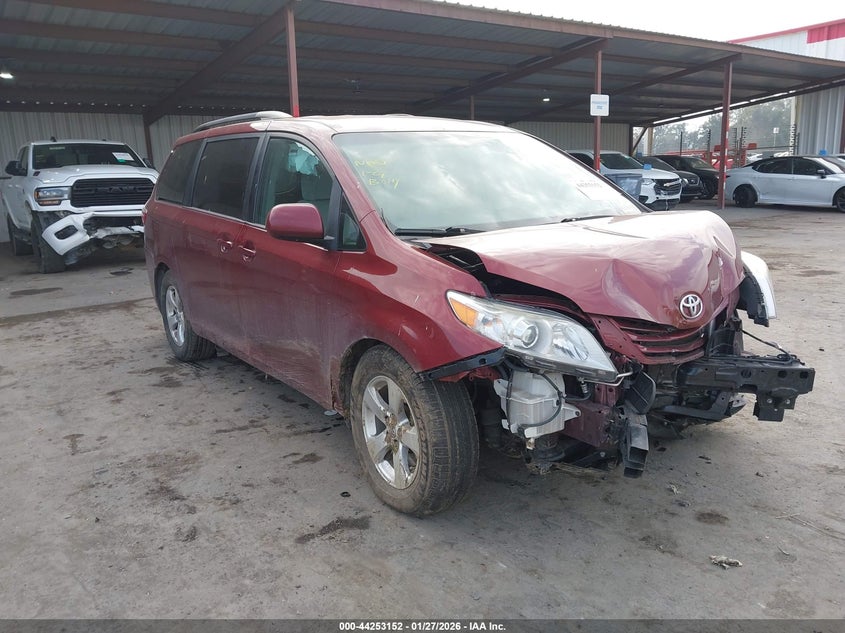 2015 Toyota Sienna Le 8 Passenger