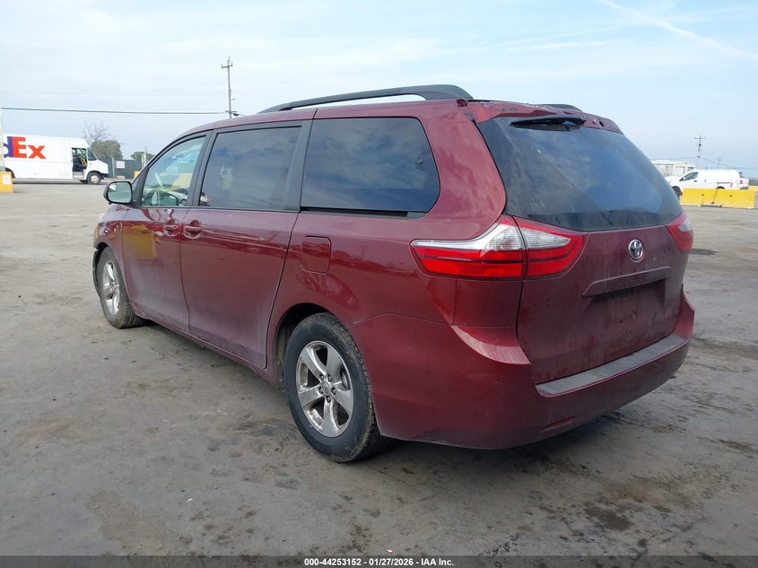 2015 Toyota Sienna Le 8 Passenger