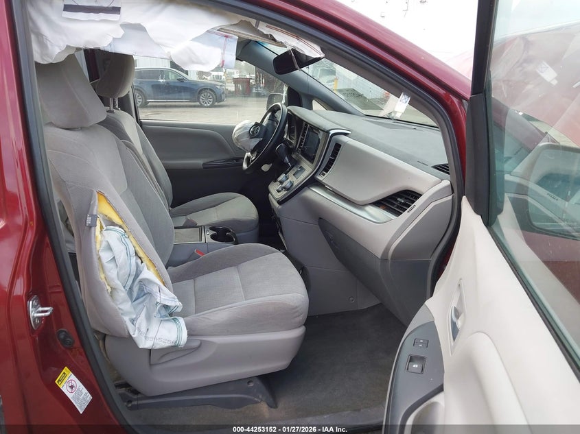 2015 Toyota Sienna Le 8 Passenger