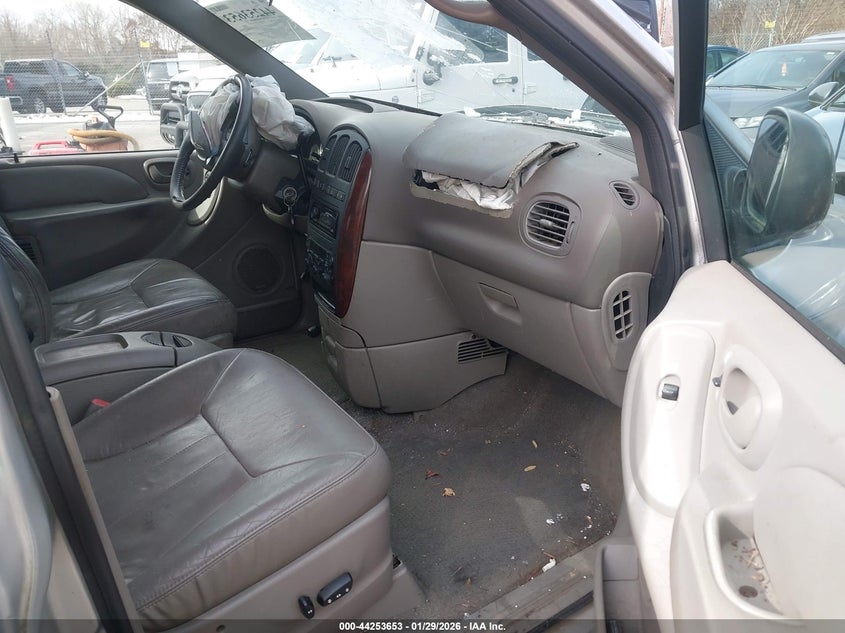 2001 Chrysler Town & Country Lxi