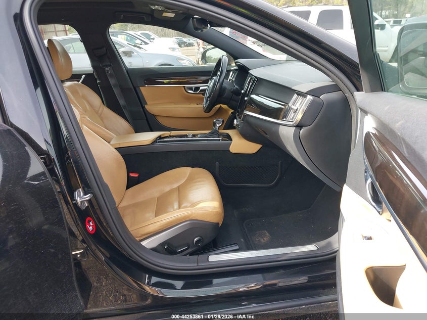2018 Volvo S90 T5 Momentum