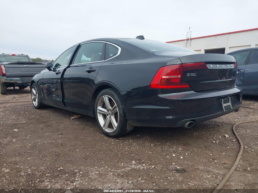 2018 Volvo S90 T5 Momentum