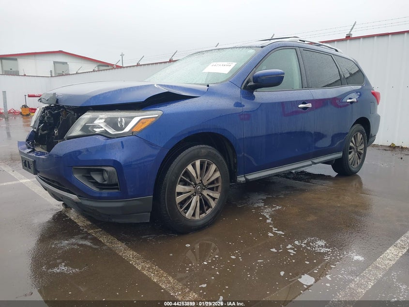 2018 Nissan Pathfinder Sv