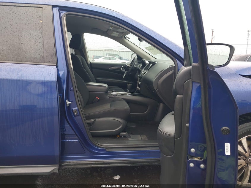 2018 Nissan Pathfinder Sv