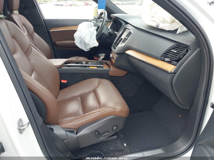 2021 Volvo Xc90 T6 Momentum 7 Passenger