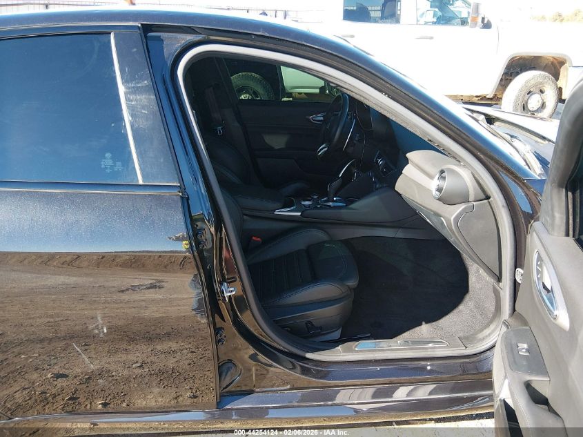 2023 Alfa Romeo Giulia Veloce Awd