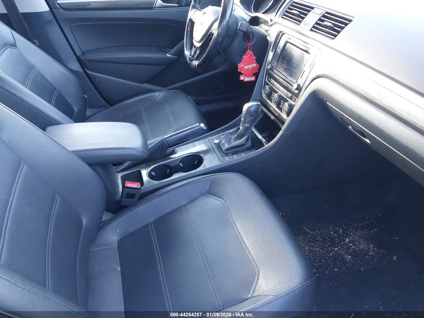 2016 Volkswagen Passat 1.8T Se