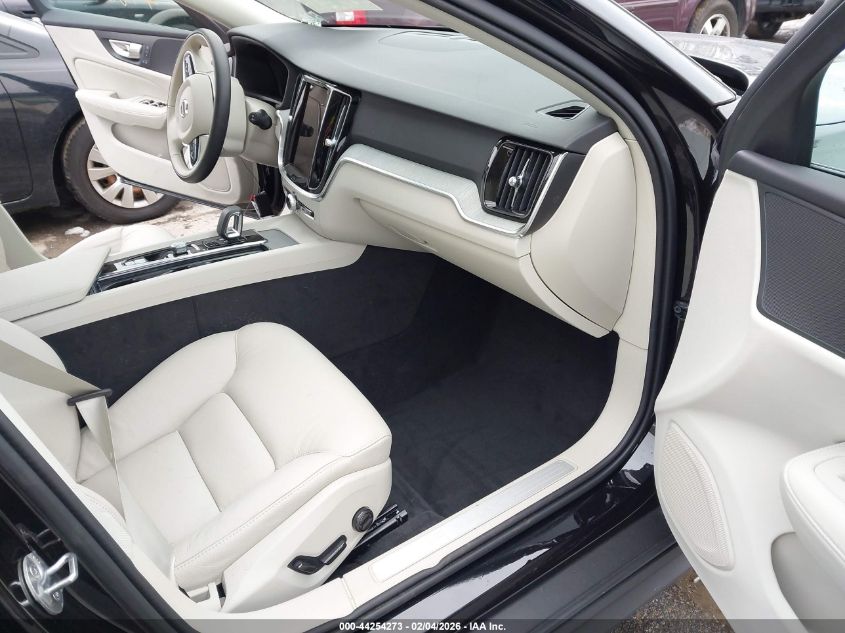 2026 Volvo V60 Cross Country Plus, B5 Awd Gas (Mild Hybrid)