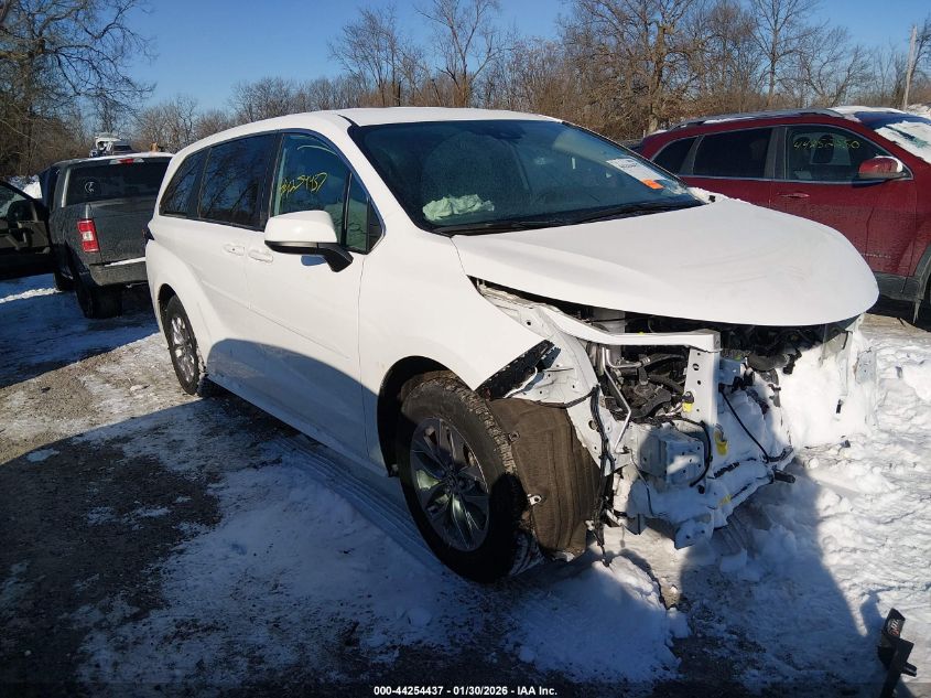 2025 Toyota Sienna Le