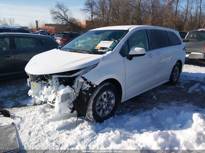 2025 Toyota Sienna Le