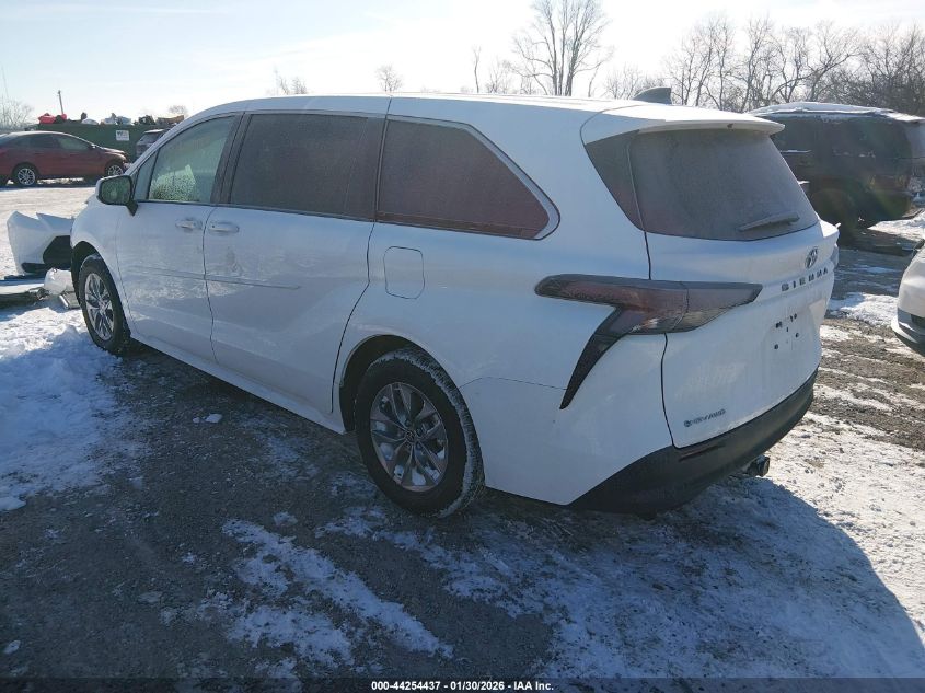 2025 Toyota Sienna Le
