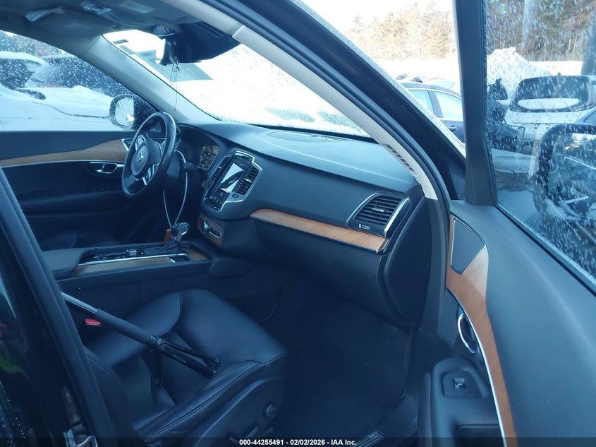 2021 Volvo Xc90 T6 Momentum 7 Passenger