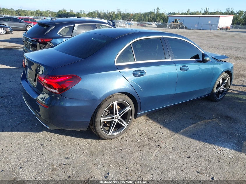 2019 Mercedes-Benz A 220