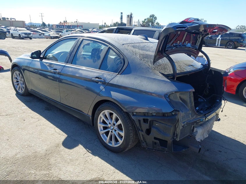 Vin: wba8e1g51gnt37220, lot: 44751918, bmw 320i 20163
