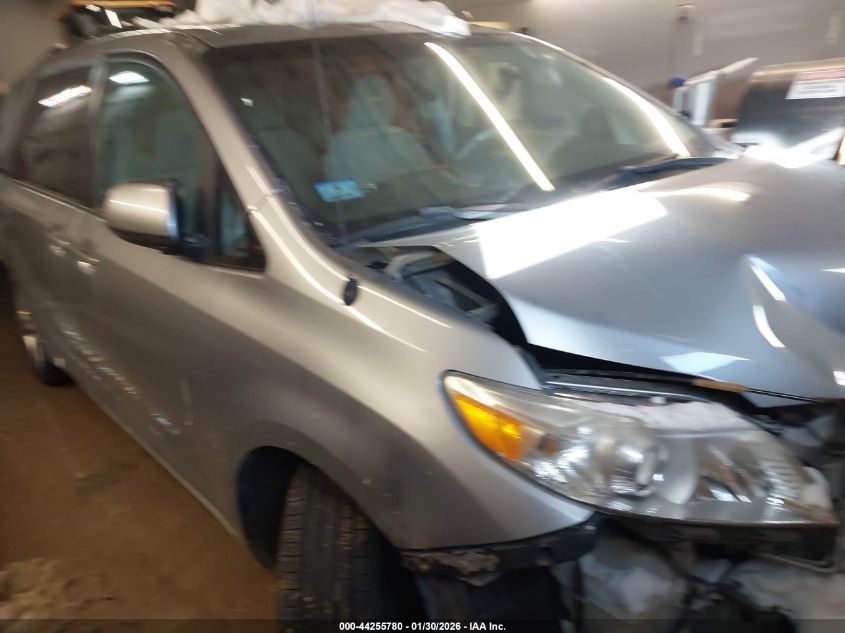 2013 Toyota Sienna Le V6 8 Passenger