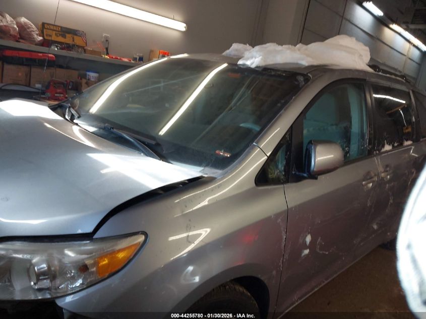 2013 Toyota Sienna Le V6 8 Passenger