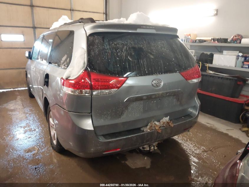 2013 Toyota Sienna Le V6 8 Passenger