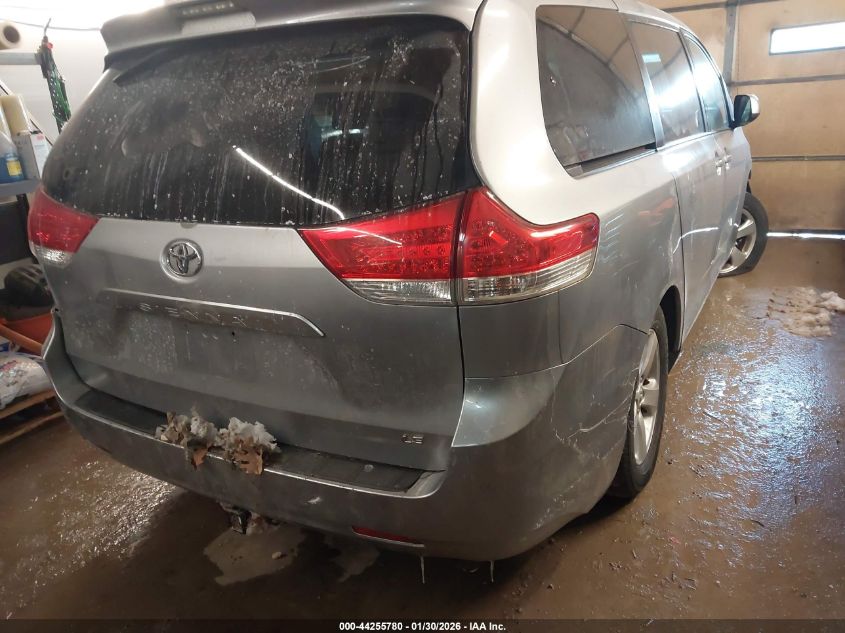 2013 Toyota Sienna Le V6 8 Passenger