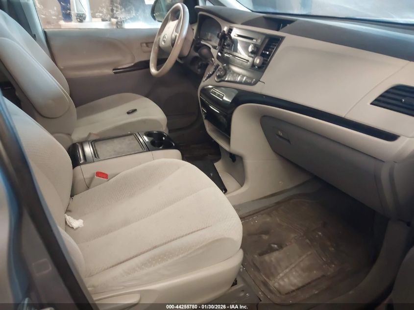 2013 Toyota Sienna Le V6 8 Passenger