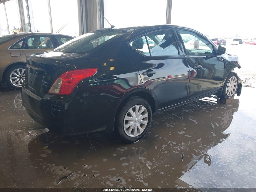 2018 NISSAN VERSA auction photo 4