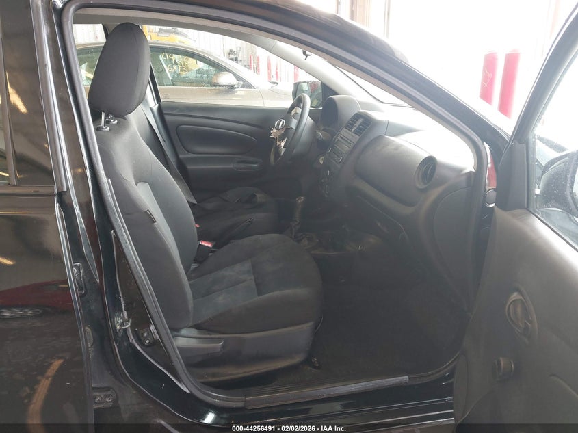 2018 NISSAN VERSA auction photo 5