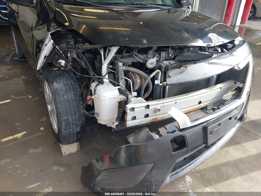 2018 NISSAN VERSA auction photo 6