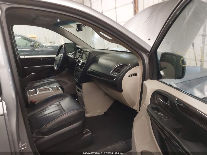 2013 Chrysler Town & Country Touring