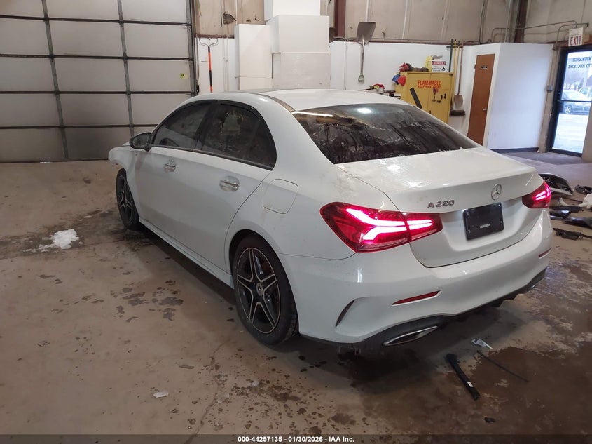 VIN W1K3G4EB6MJ285190 2021 MERCEDES-BENZ A 220