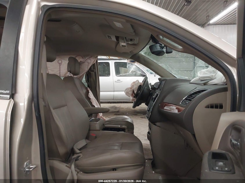 2014 Chrysler Town & Country Touring-L