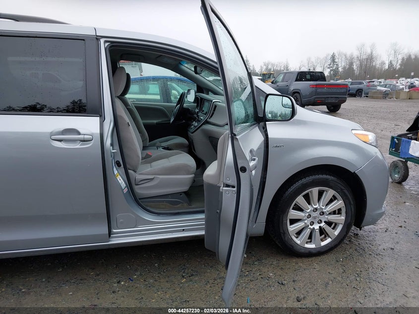 2017 Toyota Sienna Le 7 Passenger