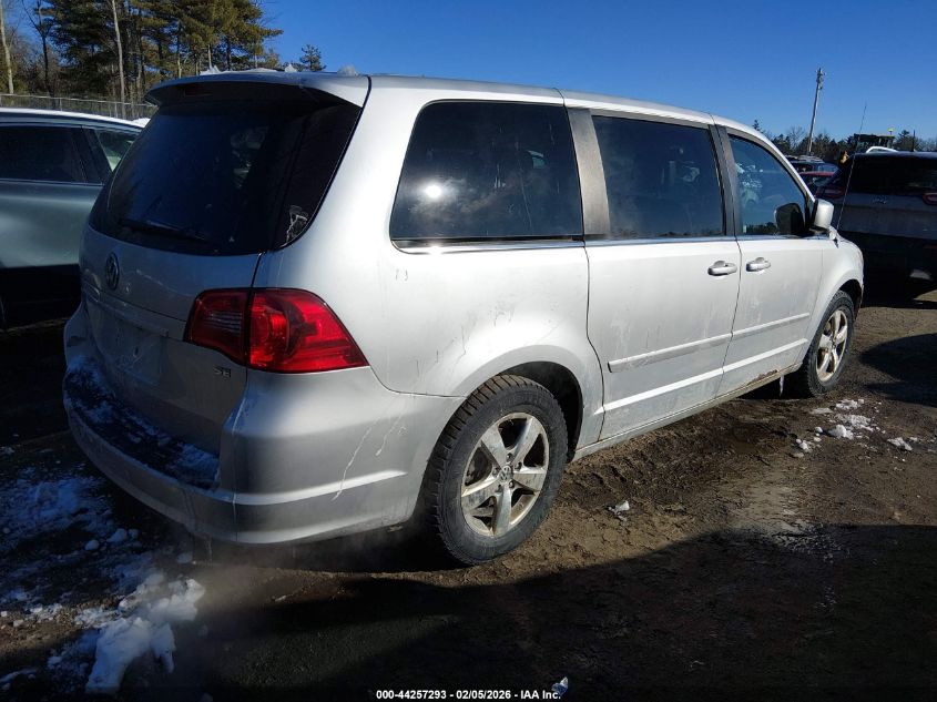 2010 Volkswagen Routan Se