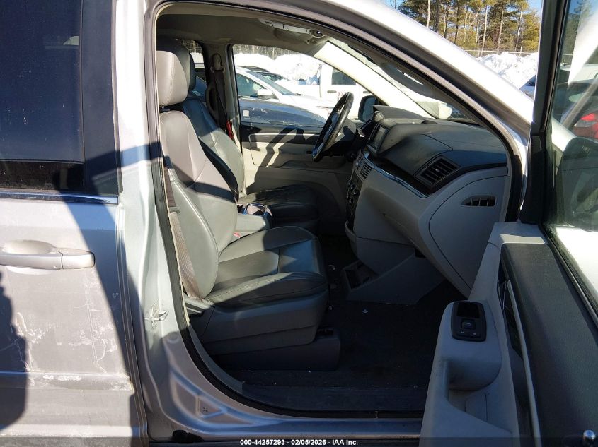 2010 Volkswagen Routan Se