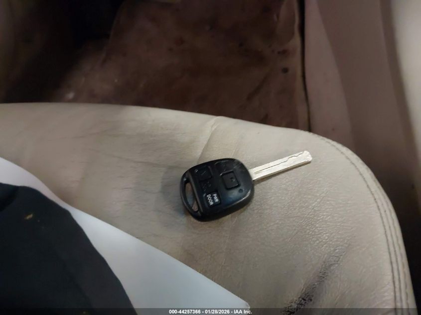 2004 Lexus Es 330 VIN: JTHBA30G045013066 Lot: 44257366