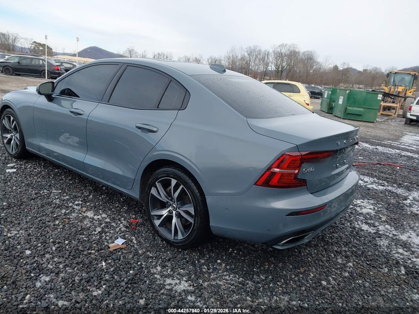 2022 Volvo S60 B5 Black Edition R-Design/B5 R-Design