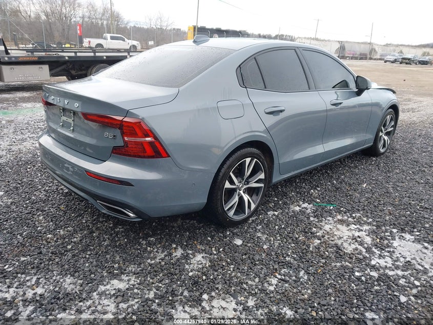 2022 Volvo S60 B5 Black Edition R-Design/B5 R-Design