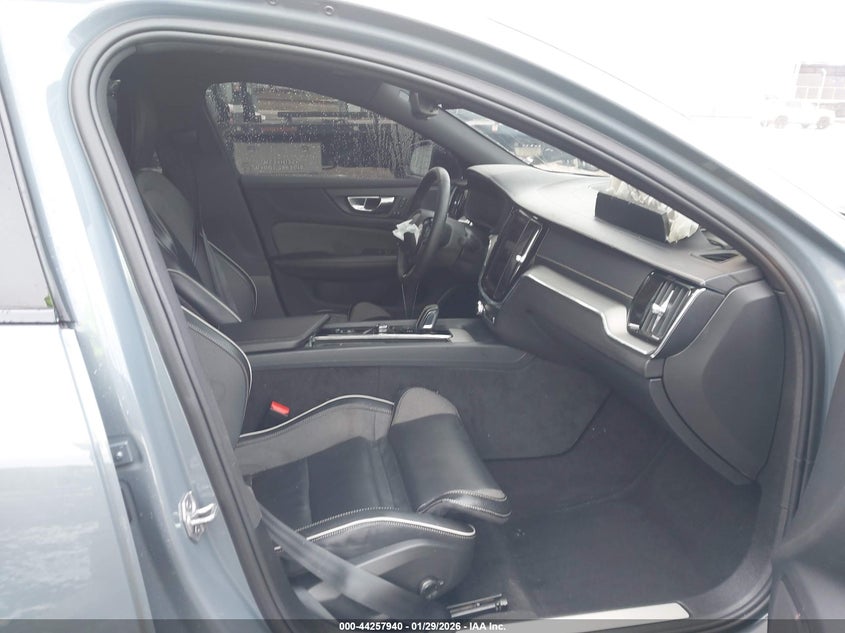 2022 Volvo S60 B5 Black Edition R-Design/B5 R-Design