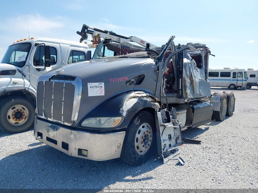 2004 PETERBILT 387 auction photo 2
