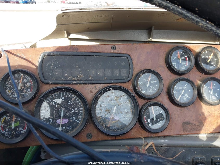 2004 PETERBILT 387 auction photo 6