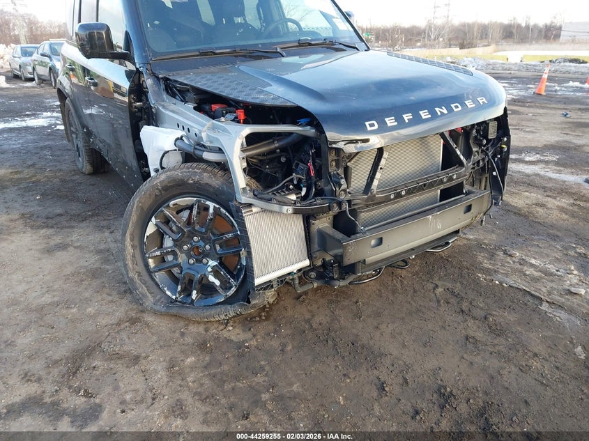 2025 Land Rover Defender 110 P300 VIN: SALEJ7EX8S2476238 Lot: 44259255