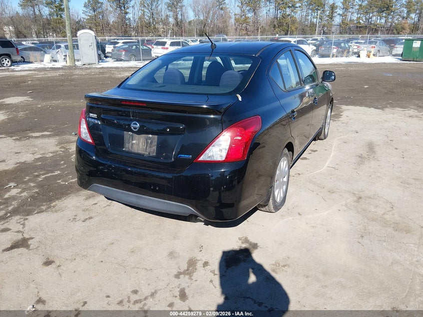 2015 Nissan Versa 1.6 S+