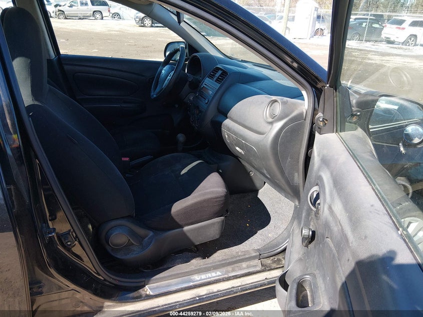 2015 Nissan Versa 1.6 S+