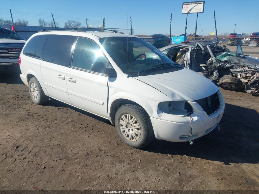 2005 Chrysler Town & Country Lx